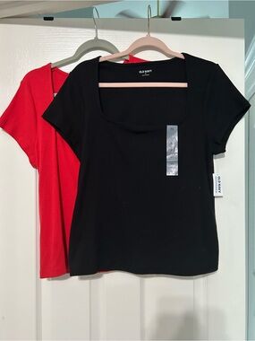 Old Navy Black Scoop Neck Short Sleeve Top (with Red Layered Tee)